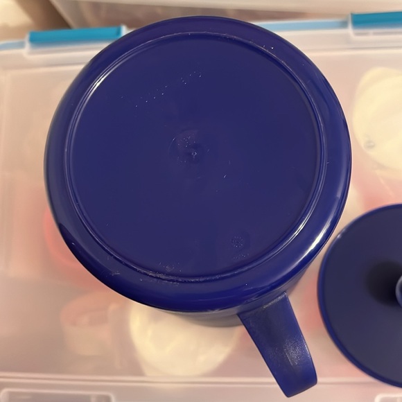 NEW Tupperware 1 Gallon Classic Round Pitcher - Picture 5 of 5